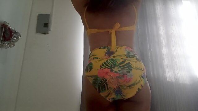 SCHOOLGIRL IN A SWIMSUIT READY TO WET HER PUSSY AND READY HER YUMMY PUSSY FOR THE BEACH