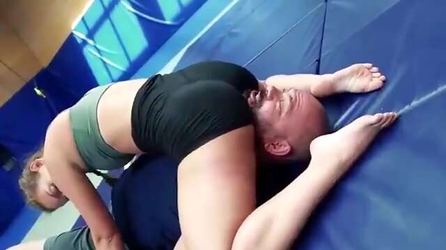 Mixed wrestling Cyra