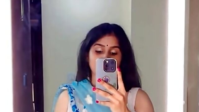 Indian hot bhabhi ne chut me fingering krke Pani nikala