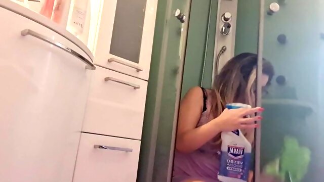 Gostosa puta safada faxinanado