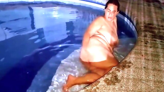 Stepsister, Chubby Busty And Very Slut, Fucked Outdoors, Her Big Tits Bounce As Her Stepbrother Fucks Her In The Public Swimming Pool During The Vacations. (milf 10 Min With Bbw Latina