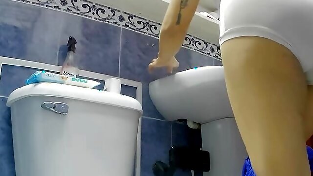 NURSE PISSING IN PUBLIC BATHROOM DOCTOR GOCCO'S OFFICE