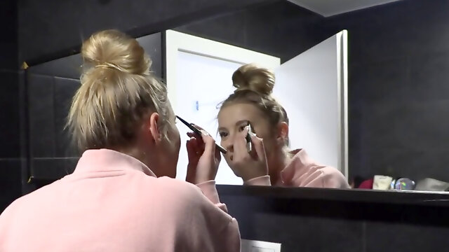 Casey is giivng ablowjob and films with Butt Spencer