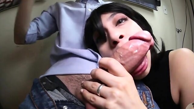 Cum hungry girl puts her luscious lips to work on a big dick