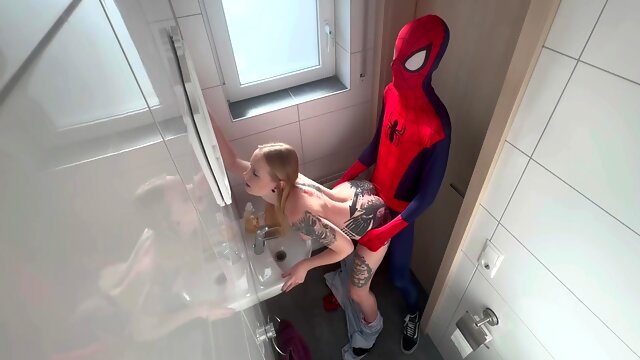 Spider Man - Ao Carnival Slut! Creampie Quickie With A Thrill