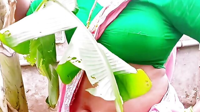 Villege forming hot sexy maid planing fir fucking with owner. Telugu Dirty Talks.part 1