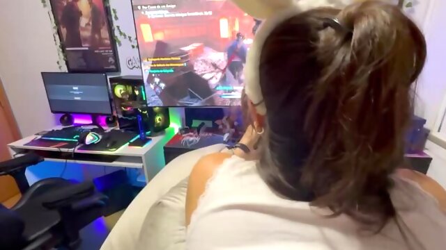 Gamer couple FK while playing PS5 Ronin