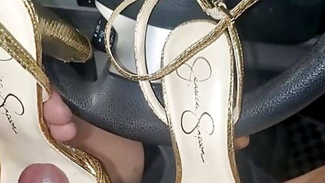 Mechanic found gold heels in customer backseat