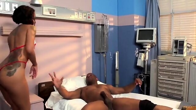 Lisa Ann and Skin Diamond enjoy a sex ride in hospital