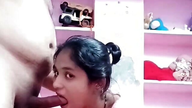 Desi bhabhi pink saree beautiful bhabhi sucking my Desi cock in my room.