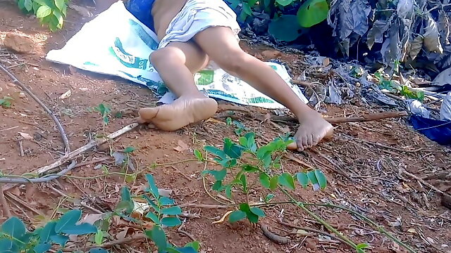 Sri Lankan hot wife sex in jungle. Sri Lankan sexy couple sex video hot and sexy Asian women having sex o Dirty women Sexy video