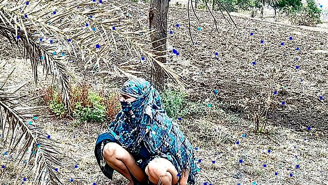 Komal, you are weeping on the side of the road like this, people's land stands up, doesn't it?