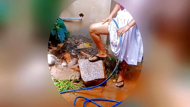 Srirangam school girl outdoor bathing video asiyan college girl outside bathing time school girl hot video college girl teen gir