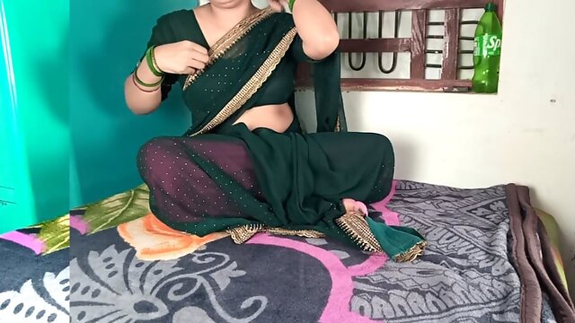 Before going to her parents' house for Rakshabandhan, bhabhi quenched her thirst and cooled her pussy with her brother-in-law