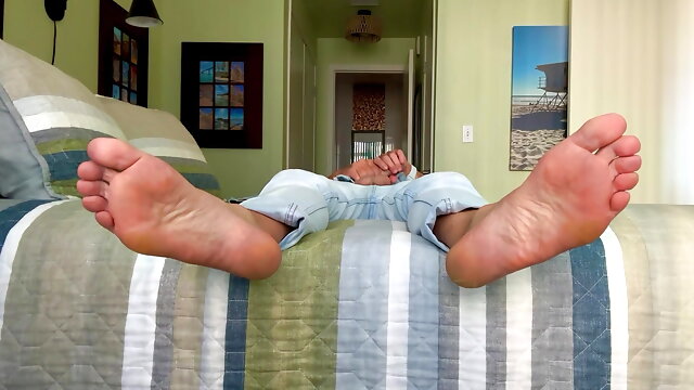 Enjoy My Feet While I Jerk off