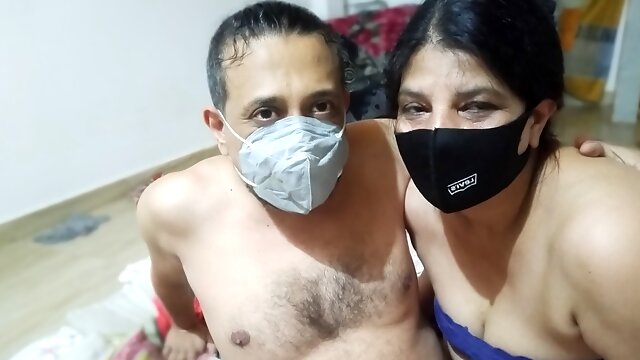 Bhabhi getting her Pussy Licked by Boyfriend and Pissing