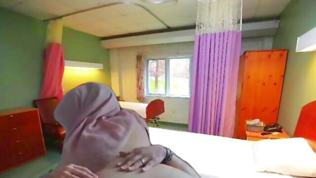 Hijab Big Ass, Hospital Handjob