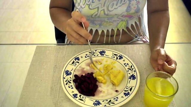Un almuerzo tranquilo en bikini #partre #1