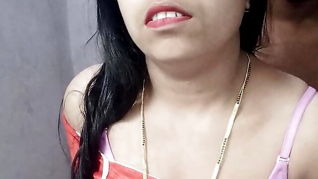 Indian Desi Sexy Bhabhi Devar Se Akela Me Chudwati Hai Jab Uska Husband Ghar Pe Nahi Hota Hai. Indian Desi Hindi Dirty Talking BF Videos.