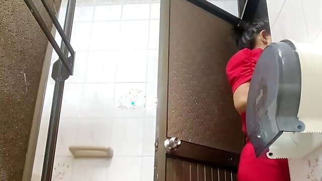 Camera catches nurse pissing in hospital bathroom(bbw)