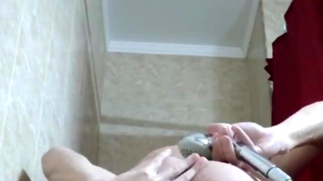 Трахнул сам себя, подрочил, помылся