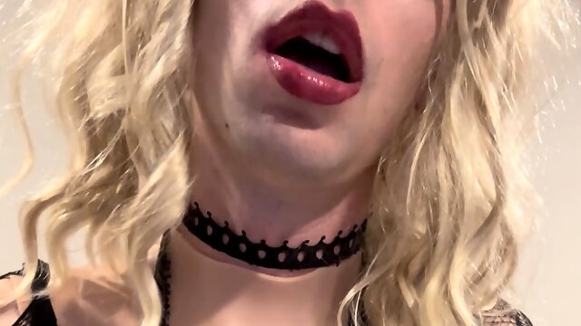 Sissy gets humiliating facial