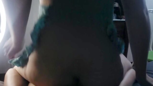 Gozei gostoso na bucetinha raspada dessa safada