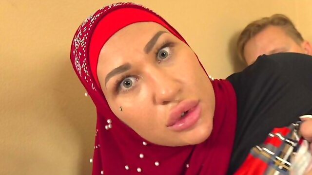 Arabe A Gros Cul, Muslim Hijab