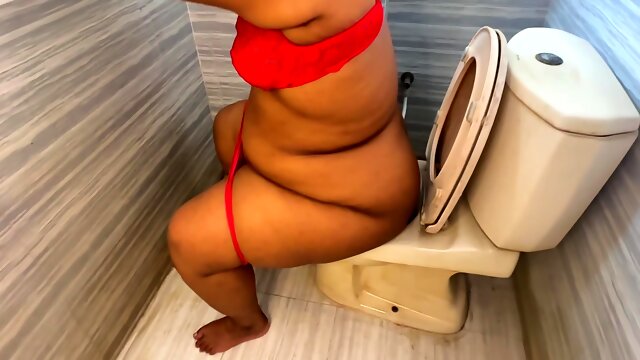 Indian Bbw, Toilet