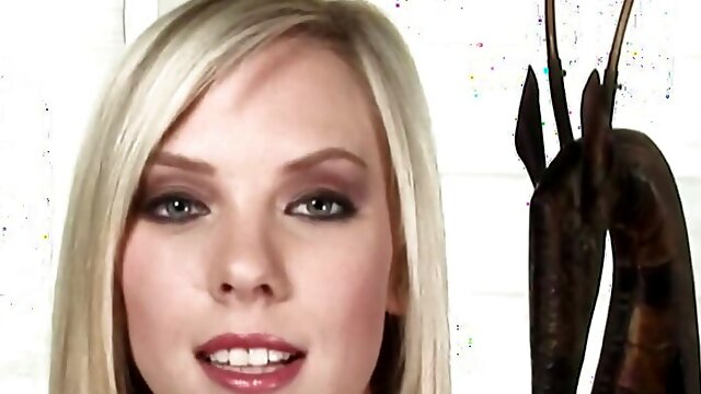 Bibi Jones Solo, Dildo