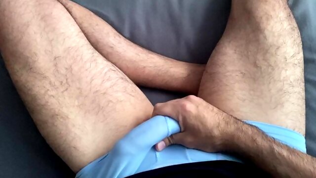 Mi vecina me paga por masturbarme viendo su vídeo