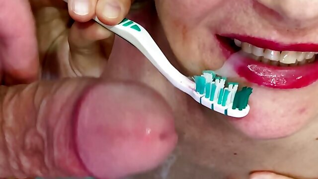 Stepmom Brush Teeth with Fresh Sperm Load