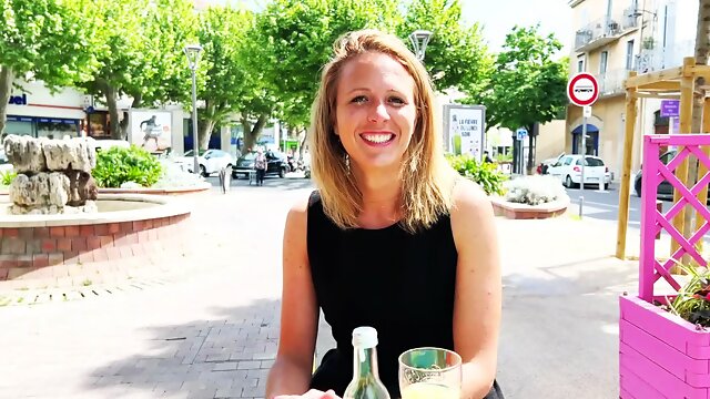 Julie, 30 years old, executive assistant in Lyon!