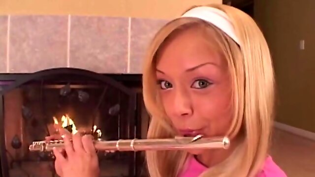 Lil Lexy In Insert Flute On Pussy