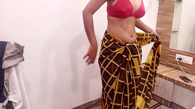 Hot Priya In Saree