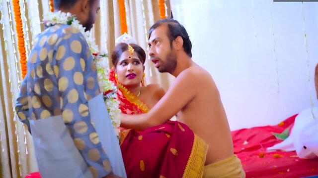 Desi Bade Dudhwali Nai Nawali Dulhan Ko Pati Ke Samne Uska Ex Boyfriend Chod Diya ( Hindi Audio )