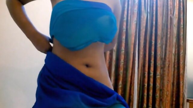 Unveied Perfect Figure Girlfriend Priya Shaved Pussy Besides My Hotel Bed And She Gave An Awesome Handjob ! Slowmo ! Mix