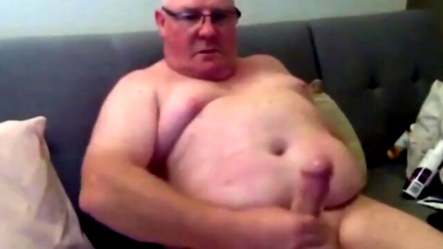 Big-Cock Daddy Bear Cums on Webcam