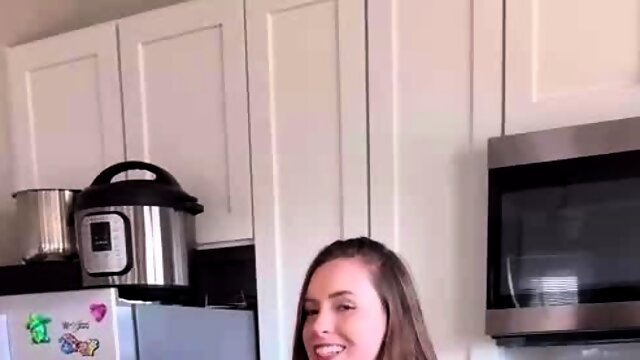 Babesafreak - Fucking On The Kitchen Counter