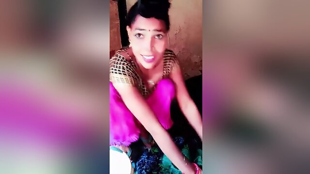 Village Bhabhi Kaise Nahati Hai - Sexy Wife