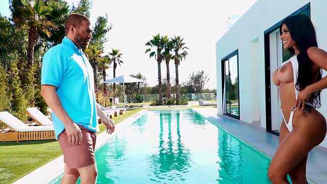 Latina, Facial, Pool