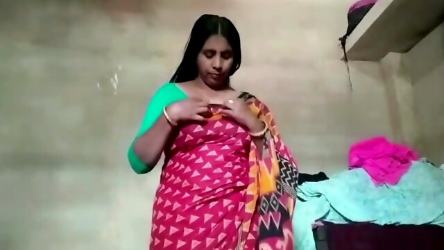 Indian Aunty, Village Solo