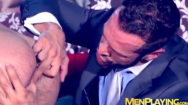 Executives enjoy wet fellatios and analpounding at the club