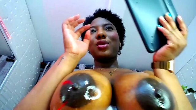 African Areola Queen