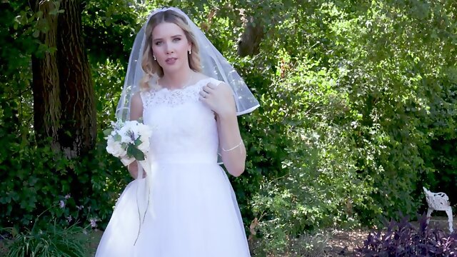 Femme Au Foyer, Mariée