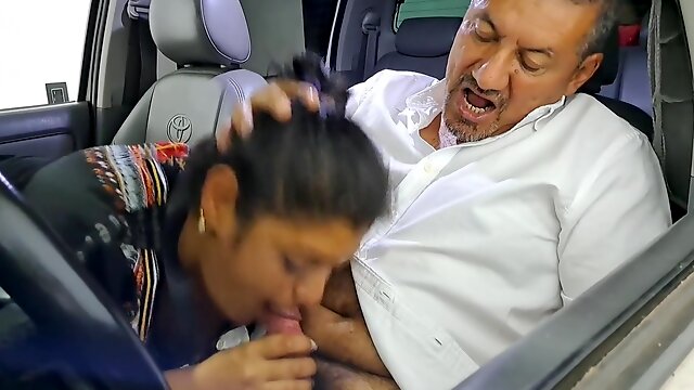 Aly Le Da Una Mamada Ensalivada En El Carro, Es Mejor Chupando Verga!