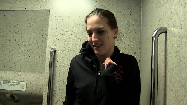 Amateur honey peeing in public