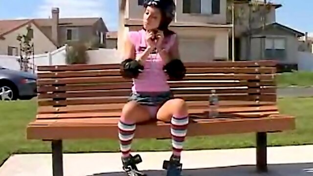 Enticing lass at skater dirt