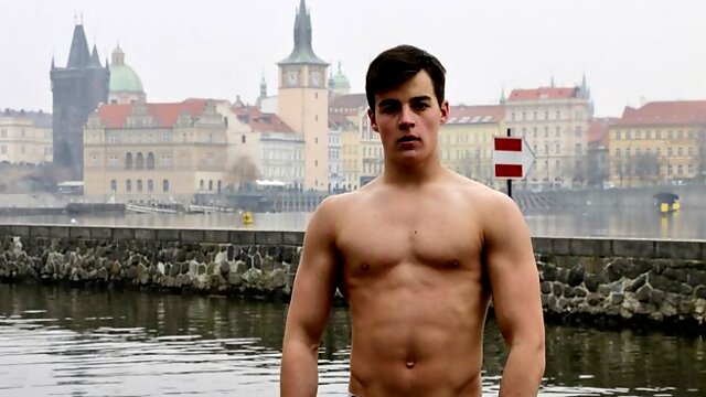 Kent Mills is a total stud and his muscles are GREAT