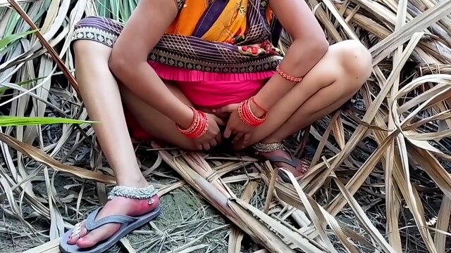 New Best Indian Desi Bhabhi Public Porn Video With Village Outdoor